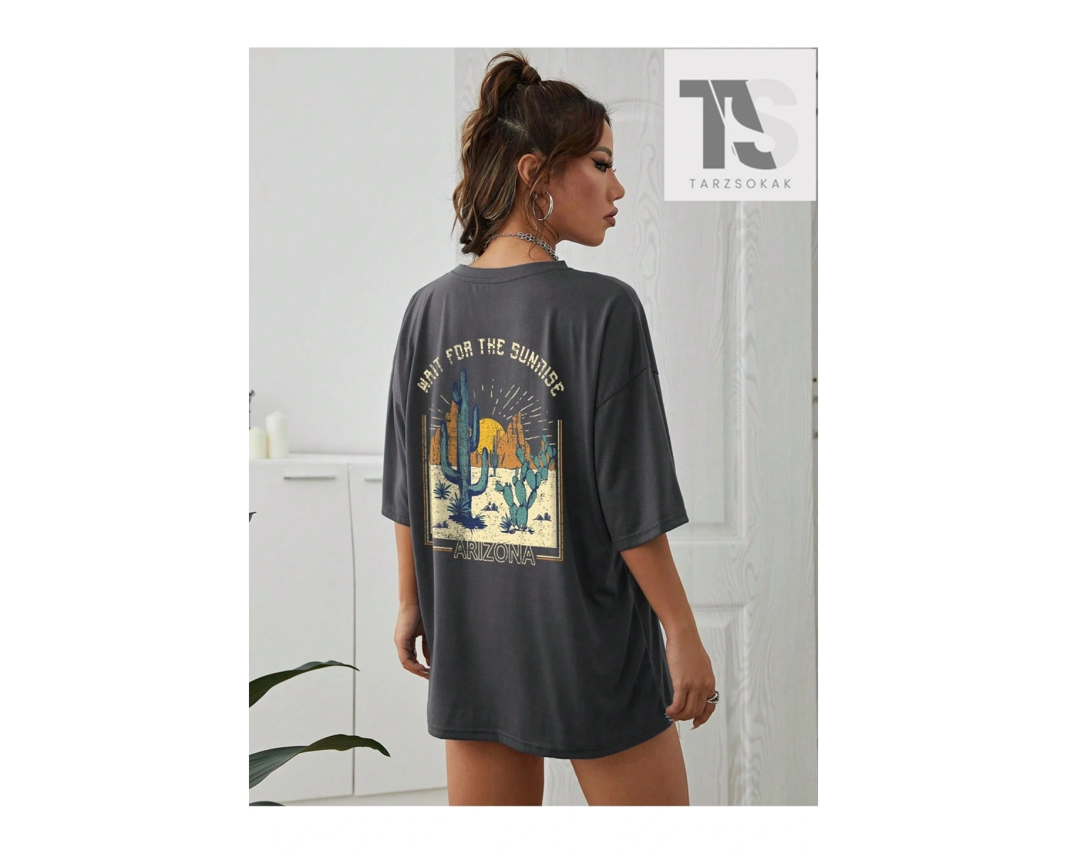 ROMWE Anime Karikatür Grafik Damla Omuz Tişört