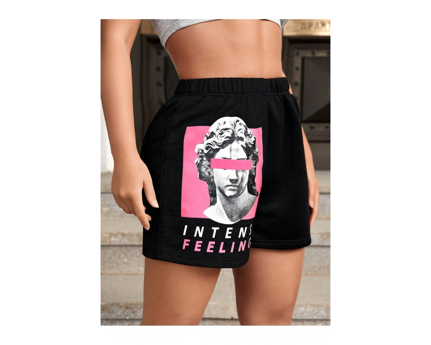 Sculpture & Letter Graphic Şort