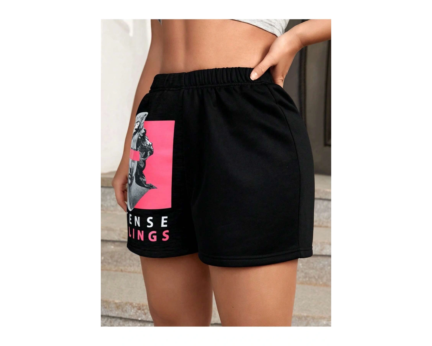 Sculpture & Letter Graphic Şort