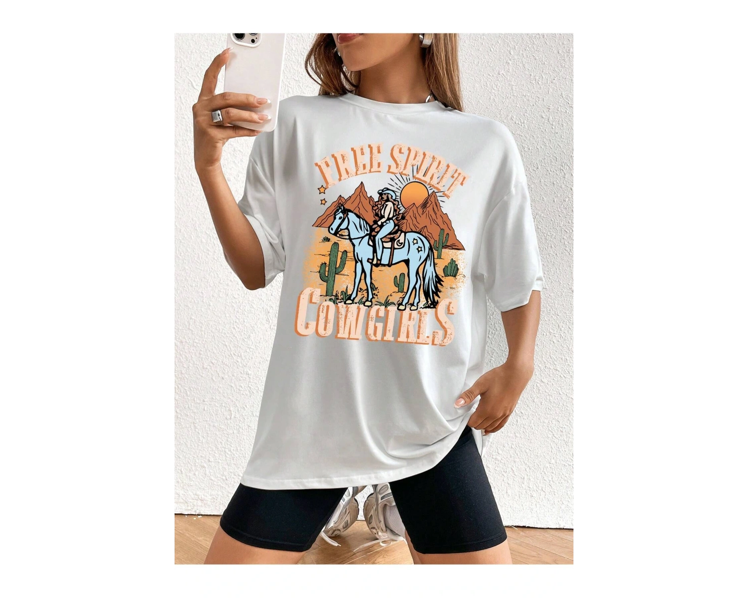 Şekil ve Harf Grafikli Düşük Omuzlu Tişört