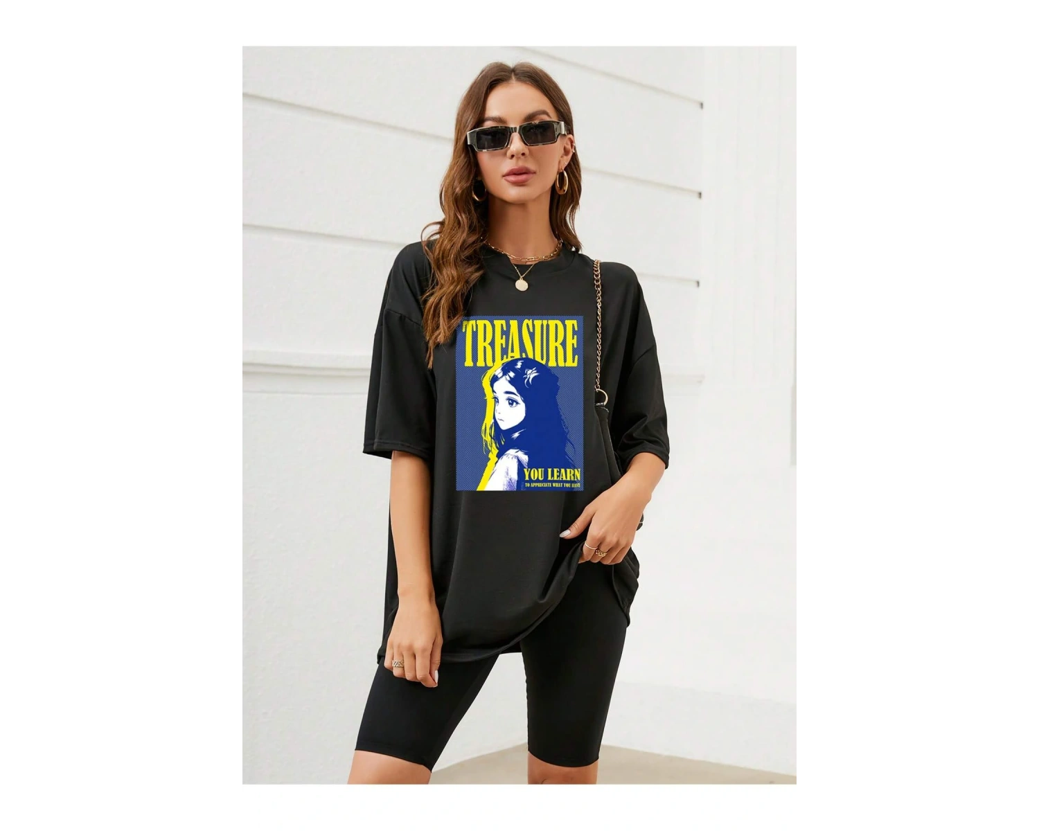 Şekil ve Harf Grafikli Düşük Omuzlu Tişört