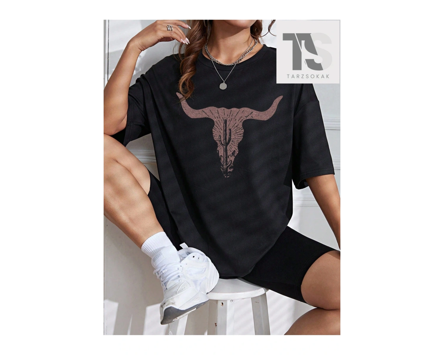 Sığır Kafası Baskılı Damla Omuz Tişört