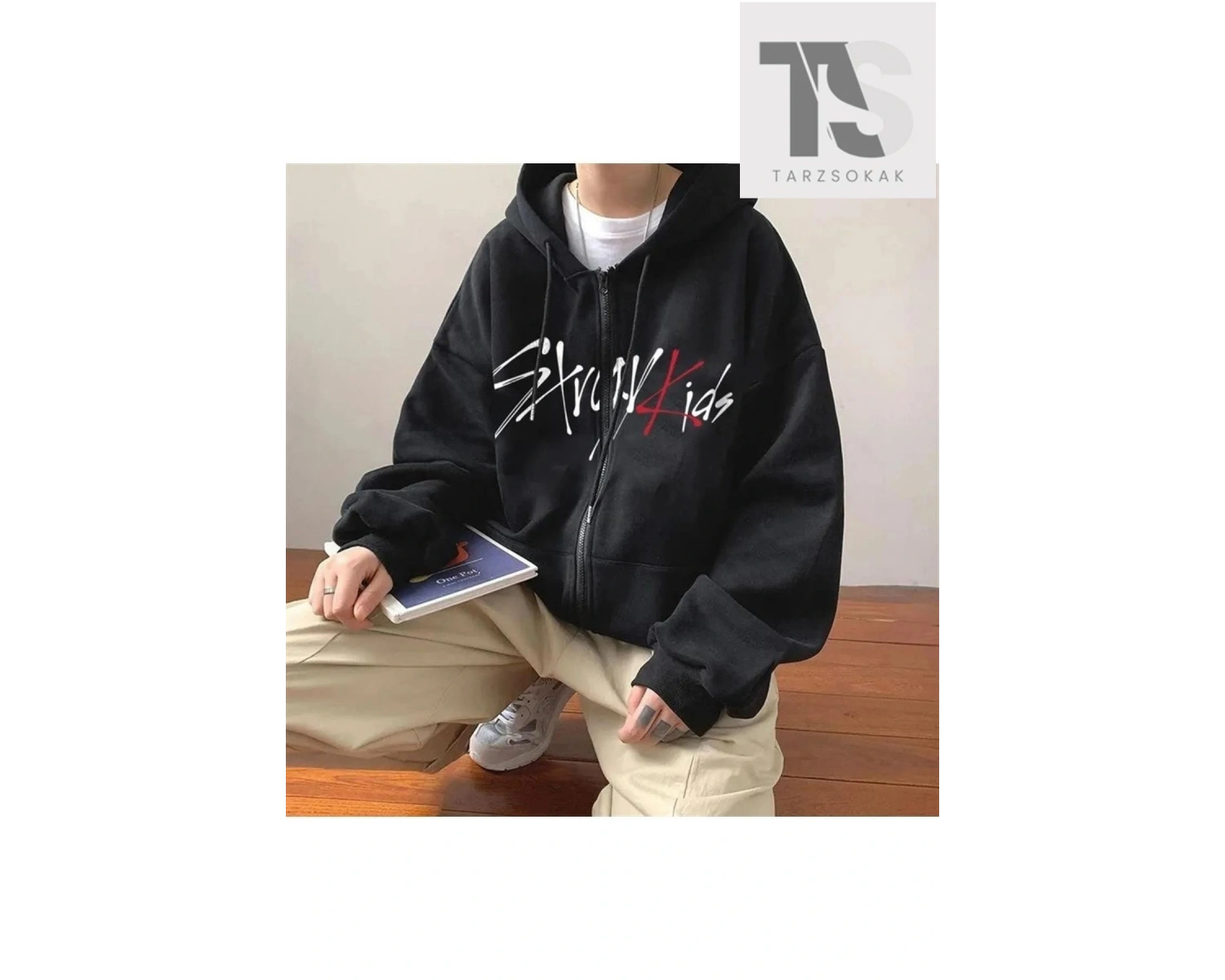 Siyah Baskılı Kışlık Oversize Kapüşonlu Fermuarlı Cep Detaylı