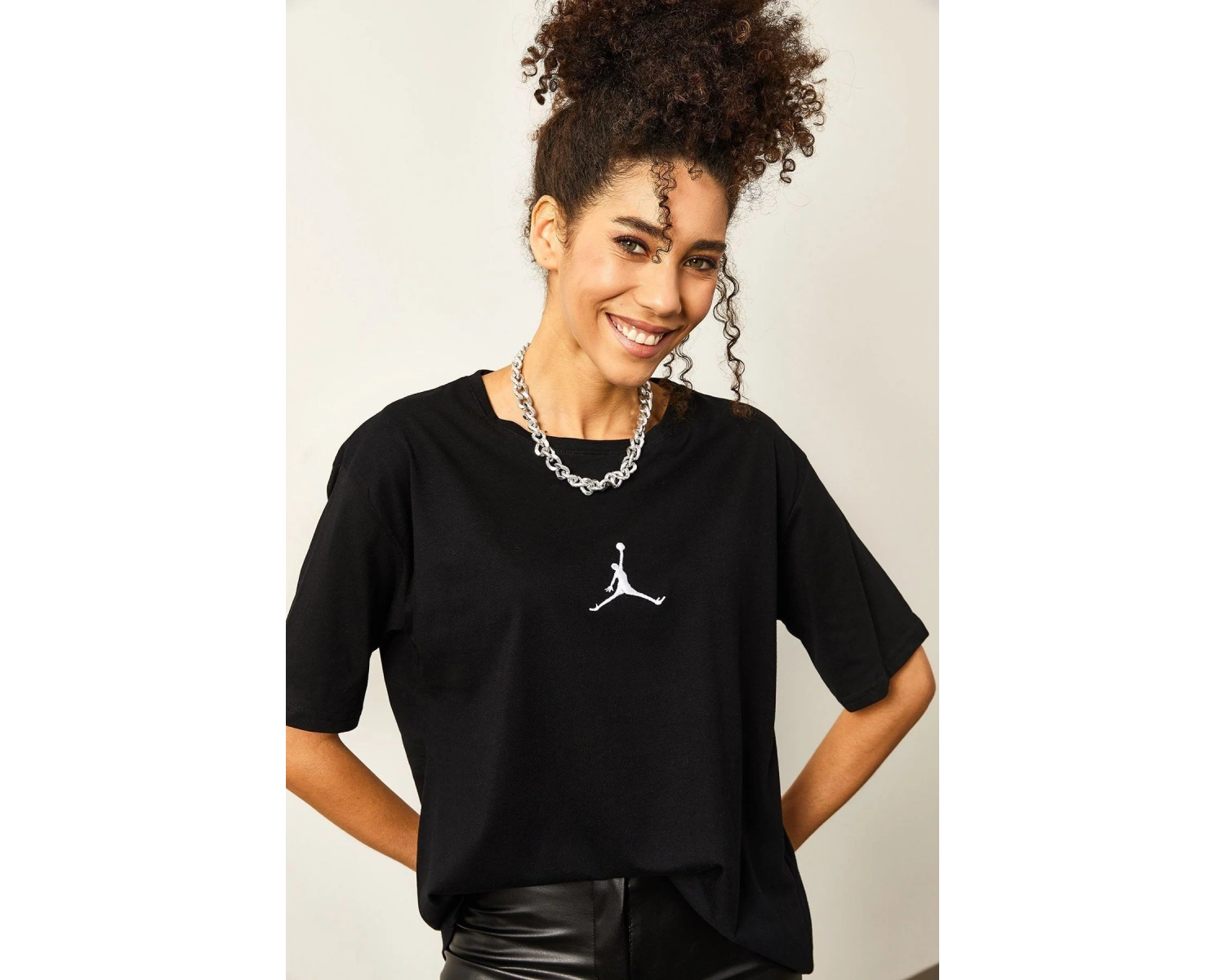 Siyah Kadın Air Baskılı Bisiklet Yaka Tişört