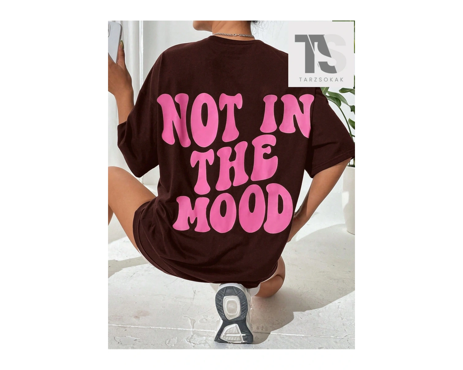 Sloganlı ve Kalp Desenli Düşük Omuzlu Tişört