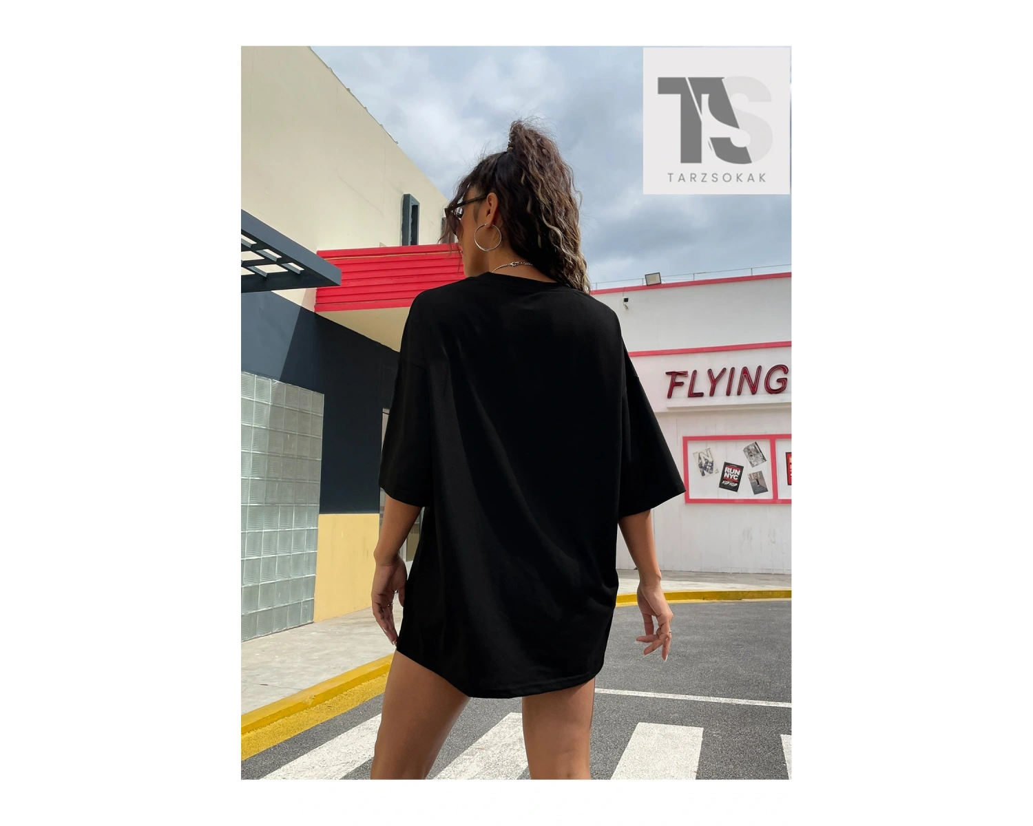 Sokak Görünümü ve Slogan Grafikli Düşük Omuzlu Oversize Tişört