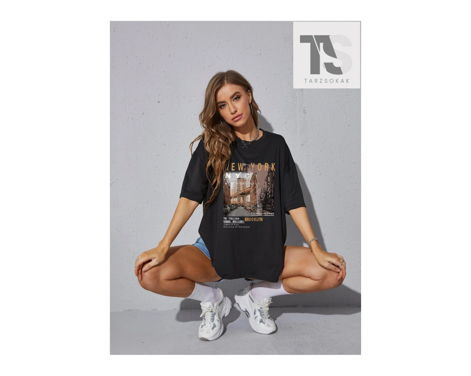 Sokak Görünümü ve Slogan Grafikli Düşük Omuzlu Oversize Tişört