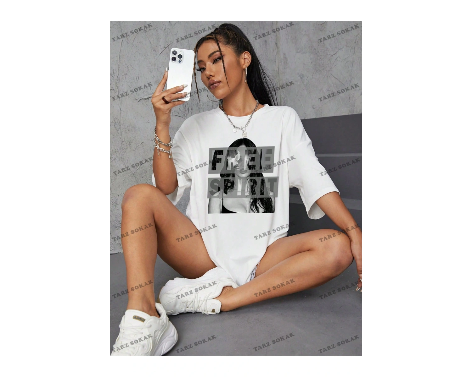 Unisex BAY  Kadın Karakter ve Harf Baskılı Düşük Omuzlu Tişört KOD-1372