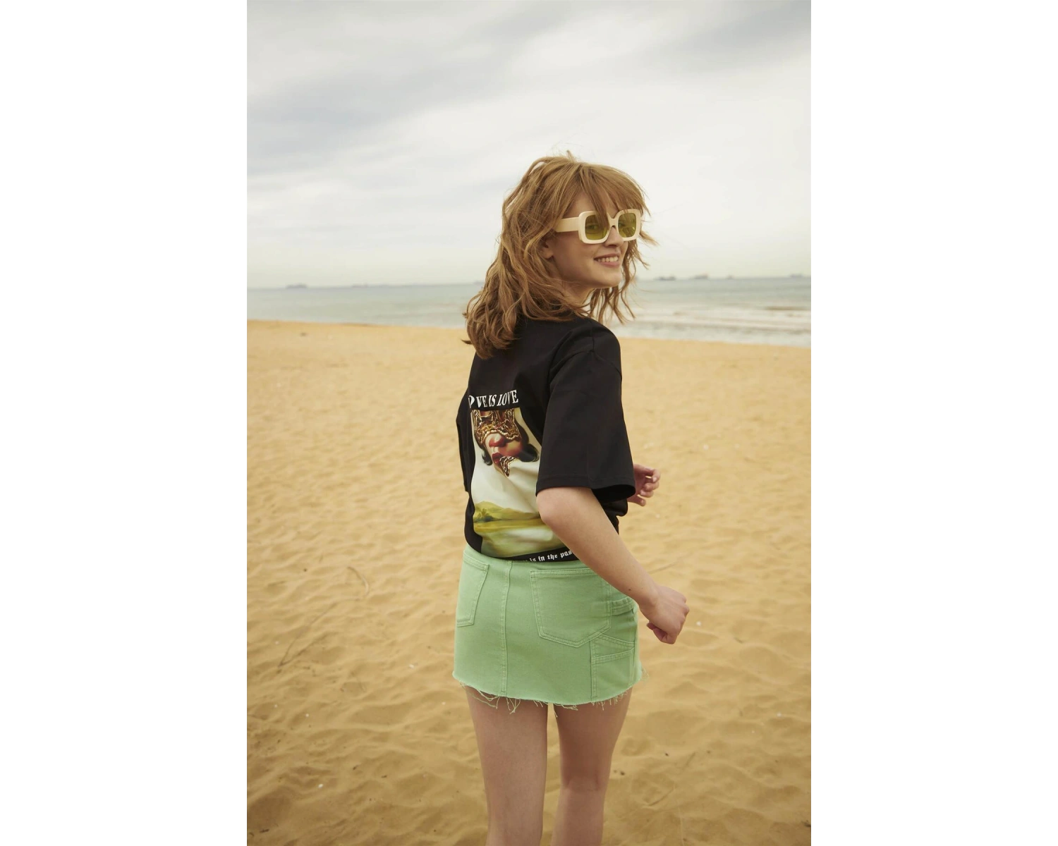 Unisex Love Is Love Tshirt Siyah