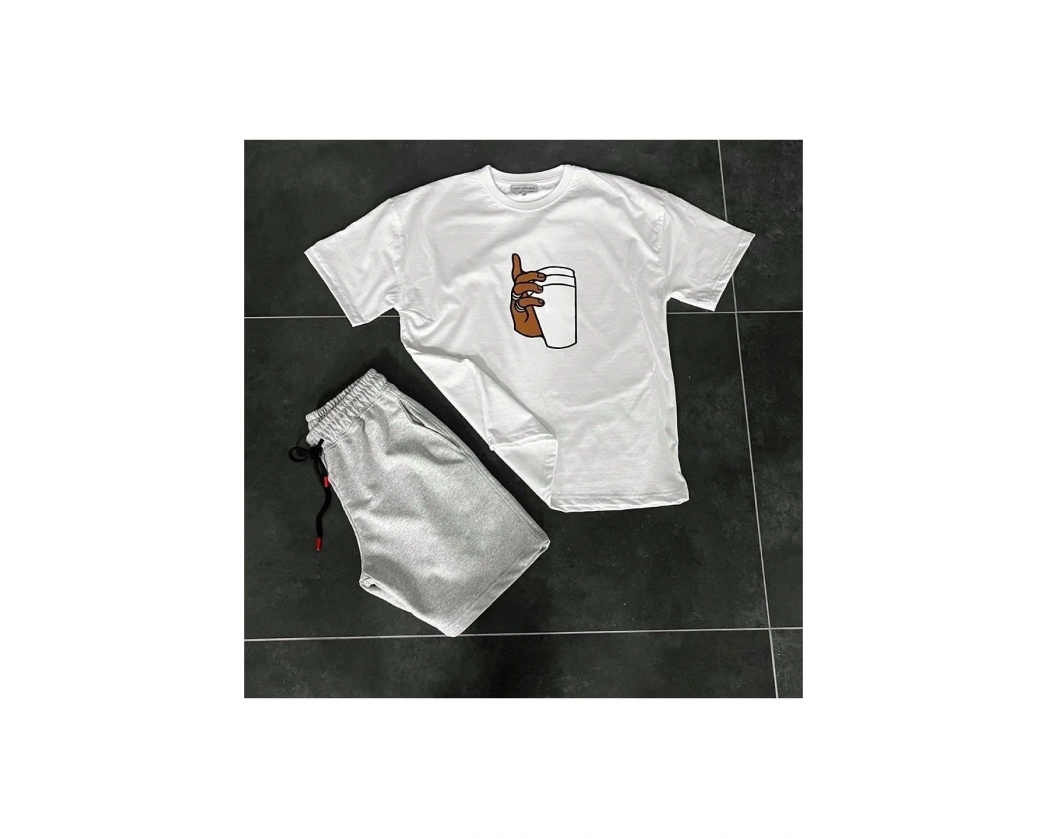 Unisex Paper Cup Baskılı Beyaz T-shirt ve Gri Şort Sporcu Kombin mdl-tkmspr-04