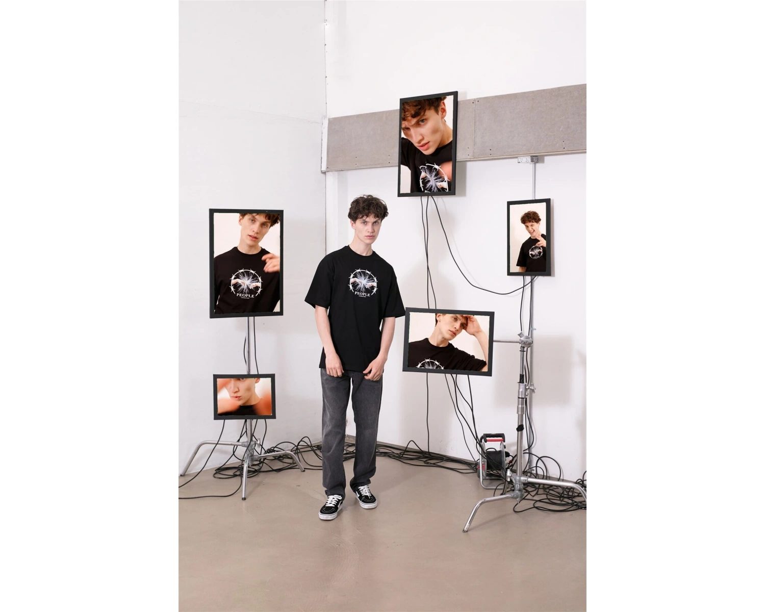 Unisex People Connection Siyah Tshirt