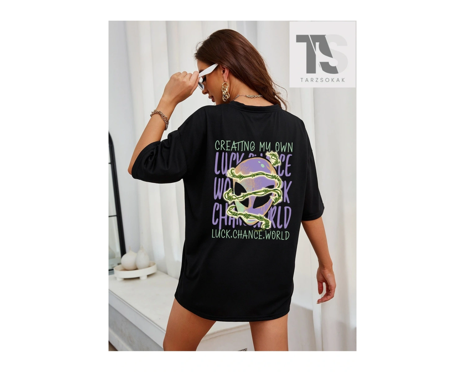 Uzaylı ve Slogan Grafikli Düşük Omuzlu Oversize Tişört