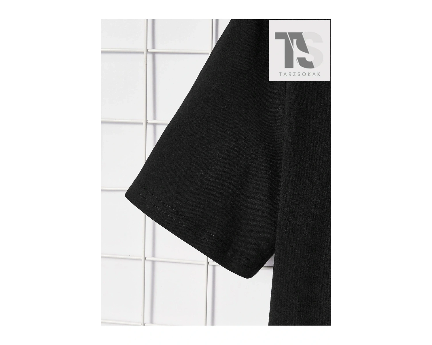 X Attack on Titan Erkek Figürlü ve Harfli Grafik Tişört