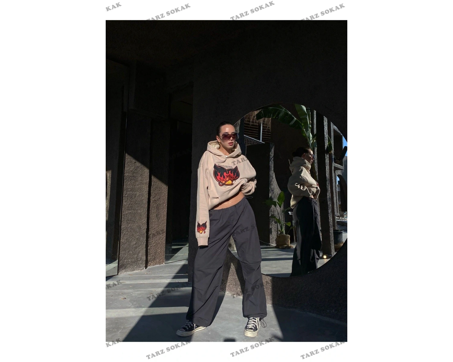 Y2K Unisex Love Is Evil Sweatshirt Hoodie KOD 1934