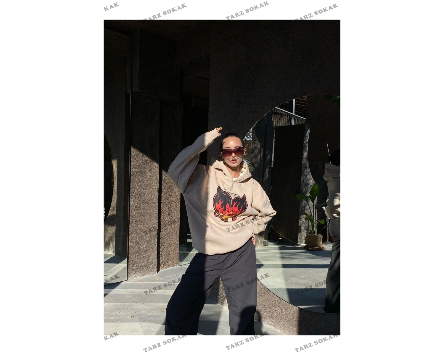 Y2K Unisex Love Is Evil Sweatshirt Hoodie KOD 1934