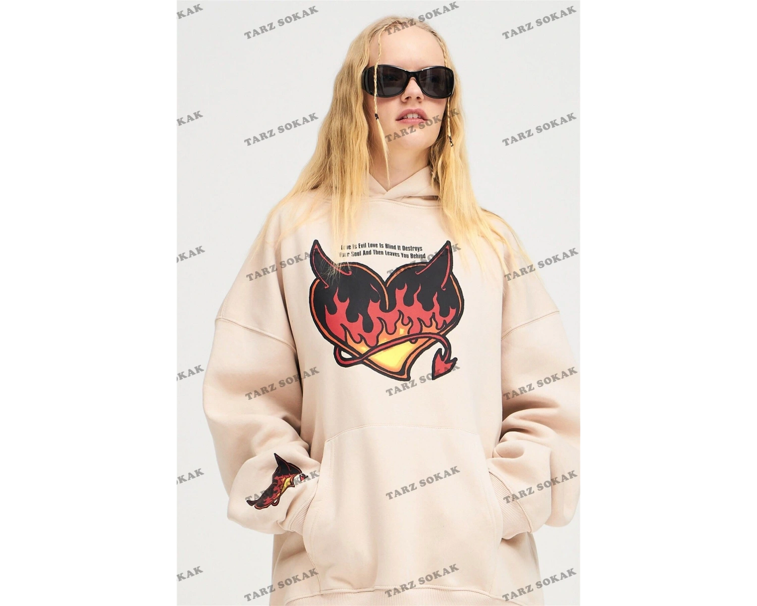 Y2K Unisex Love Is Evil Sweatshirt Hoodie KOD 1934