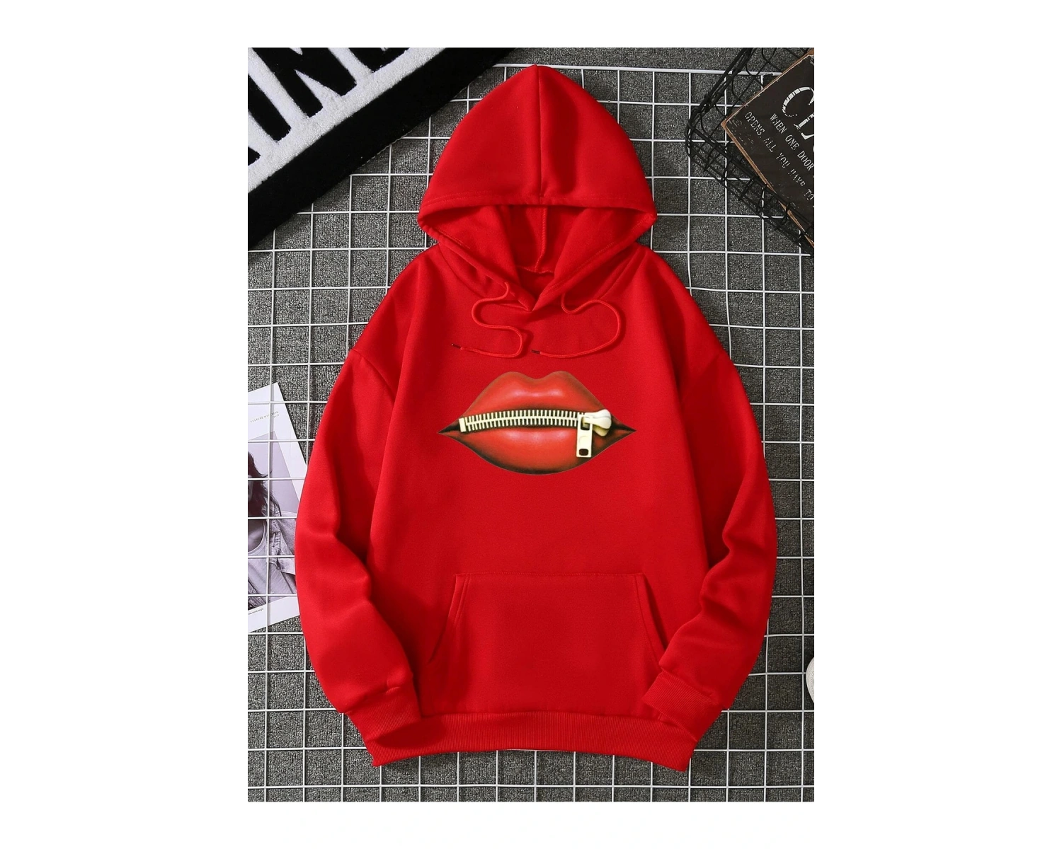 Yasolin----Kadın Kırmızı Lips Baskılı Kapüşonlu Sweatshirt
