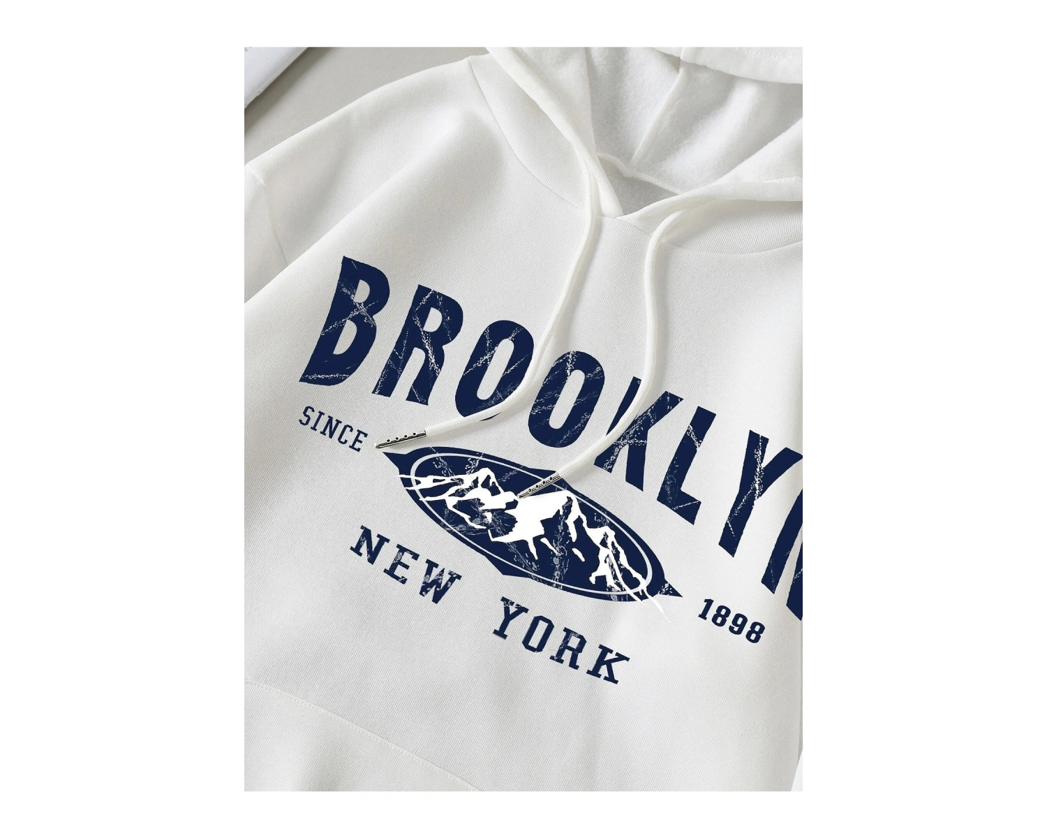 Yasolin----Unisex Beyaz Brooklyn Baskılı Kapüşonlu Sweatshirt