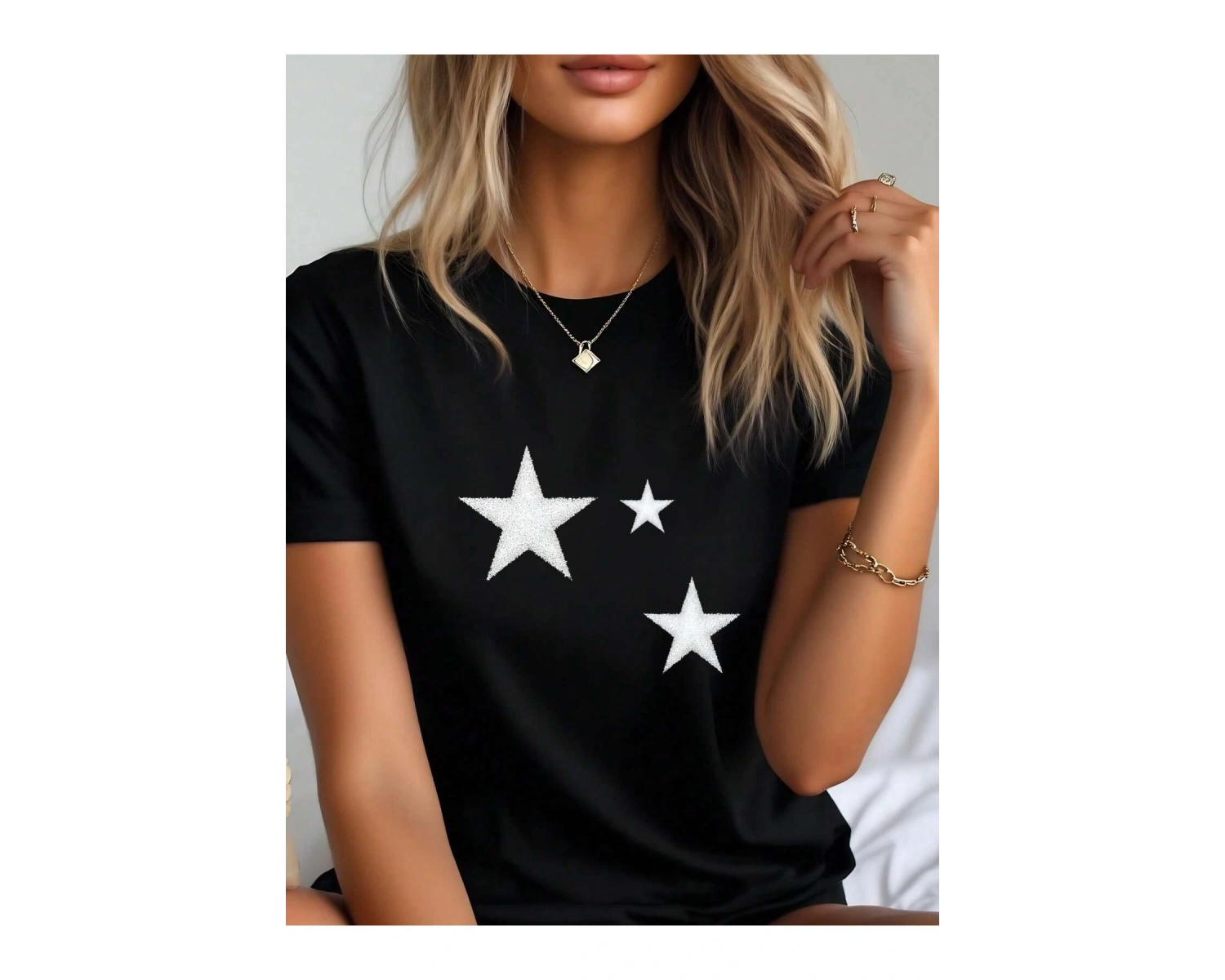 Yıldız Grafikli Yuvarlak Yaka Kısa Kollu Tişört