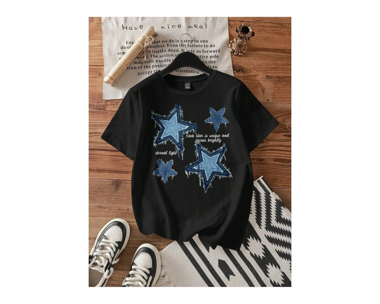 Yıldız Grafikli Yuvarlak Yaka Kısa Kollu Tişört