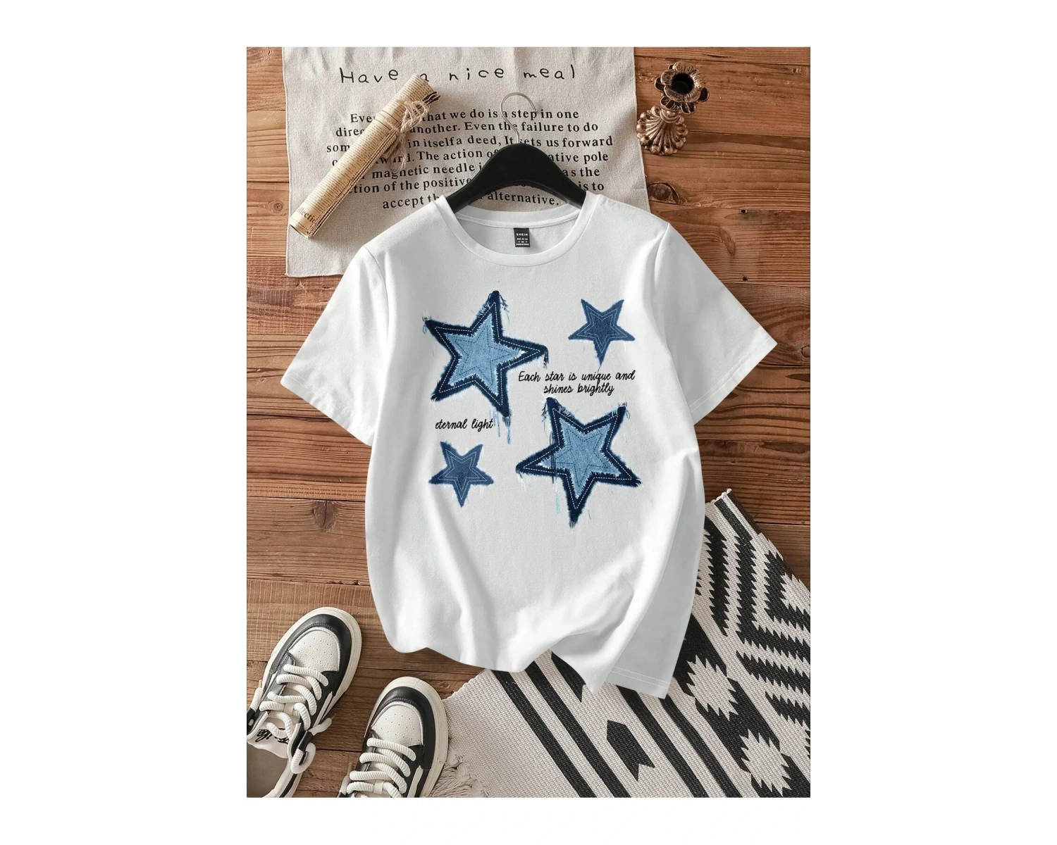 Yıldız Grafikli Yuvarlak Yaka Kısa Kollu Tişört