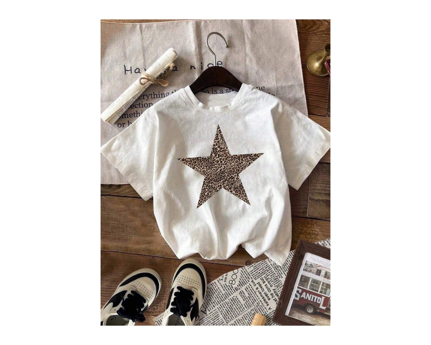 Yıldız Grafikli Yuvarlak Yaka Kısa Kollu Tişört