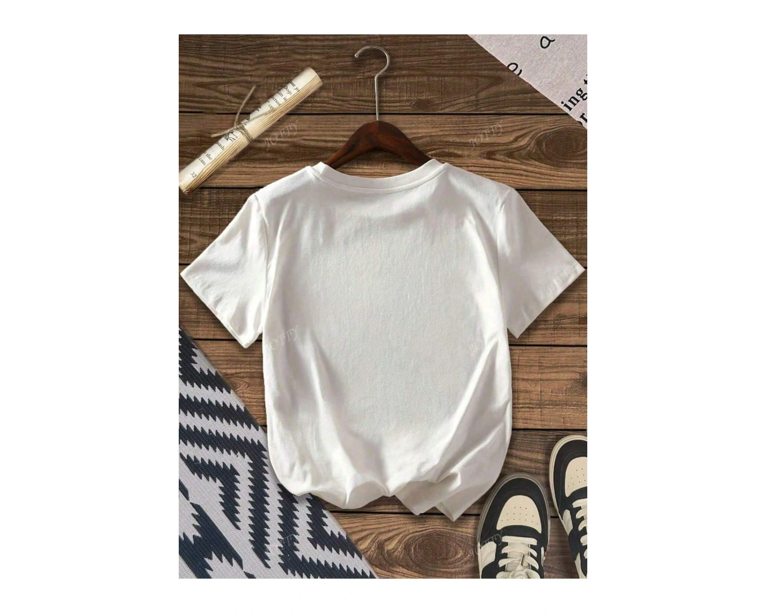 Yıldız Grafikli Yuvarlak Yaka Kısa Kollu Tişört