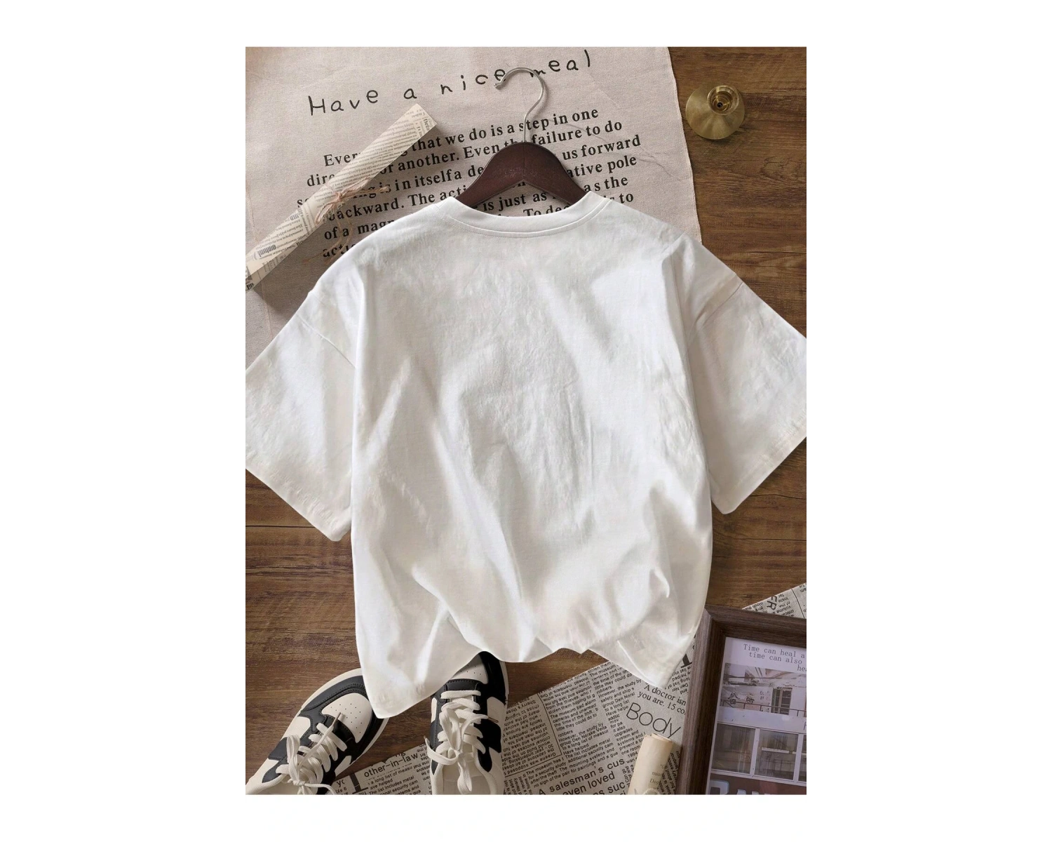 Yıldız Grafikli Yuvarlak Yaka Kısa Kollu Tişört