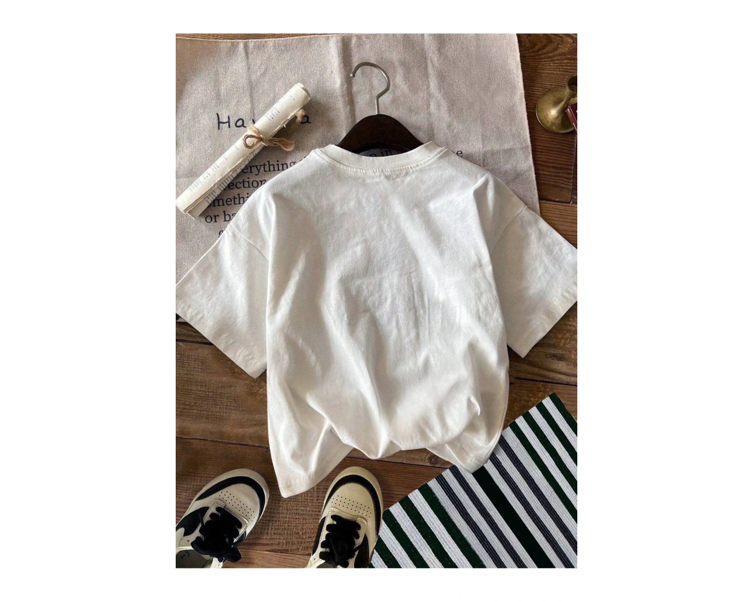 Yıldız Grafikli Yuvarlak Yaka Kısa Kollu Tişört