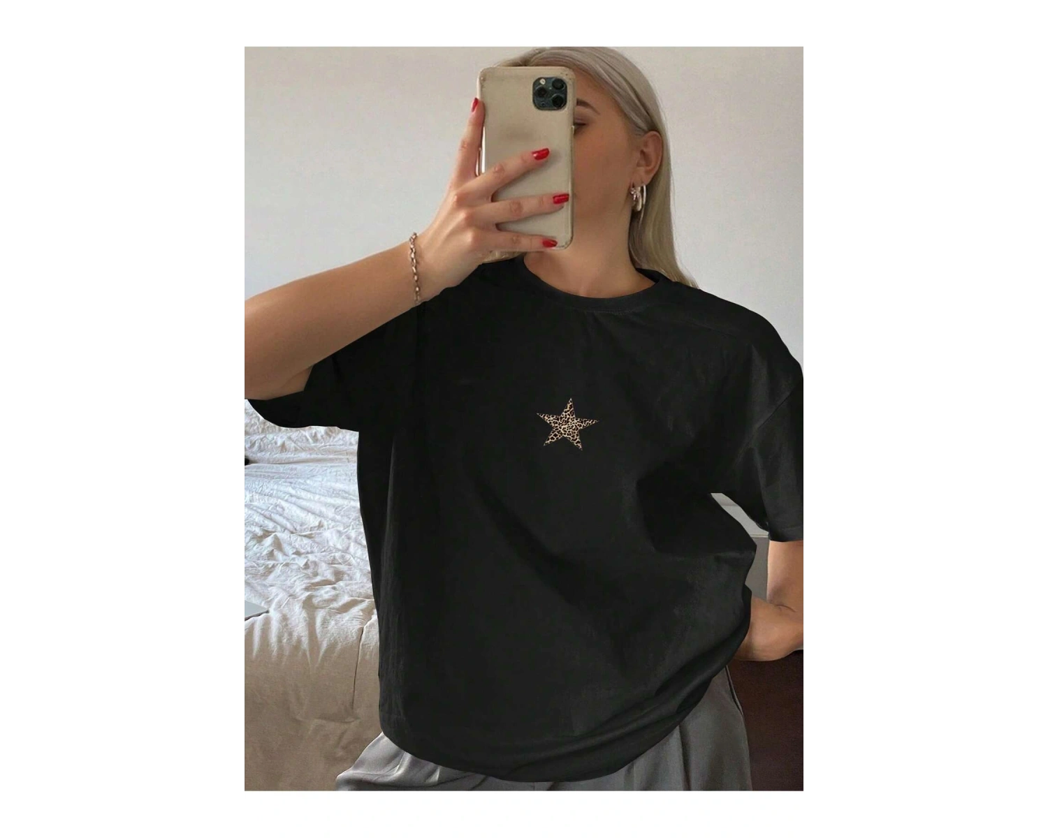 Yıldız Grafikli Yuvarlak Yaka Kısa Kollu Tişört