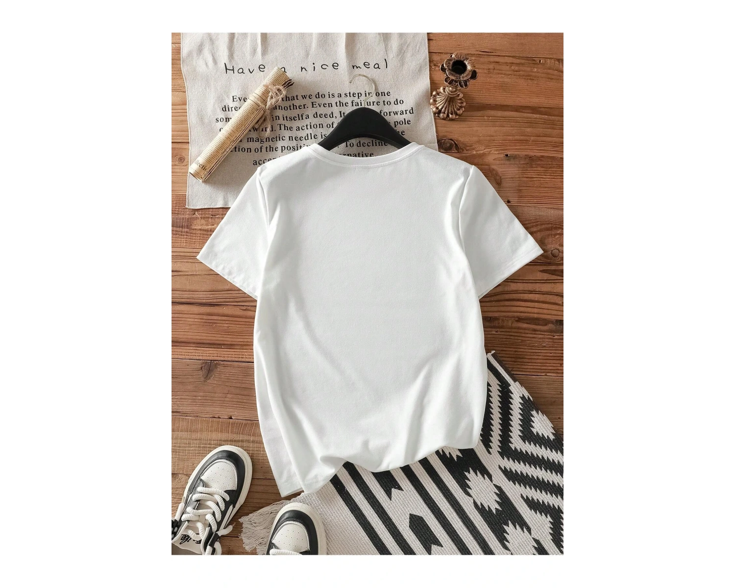 Yıldız Grafikli Yuvarlak Yaka Kısa Kollu Tişört