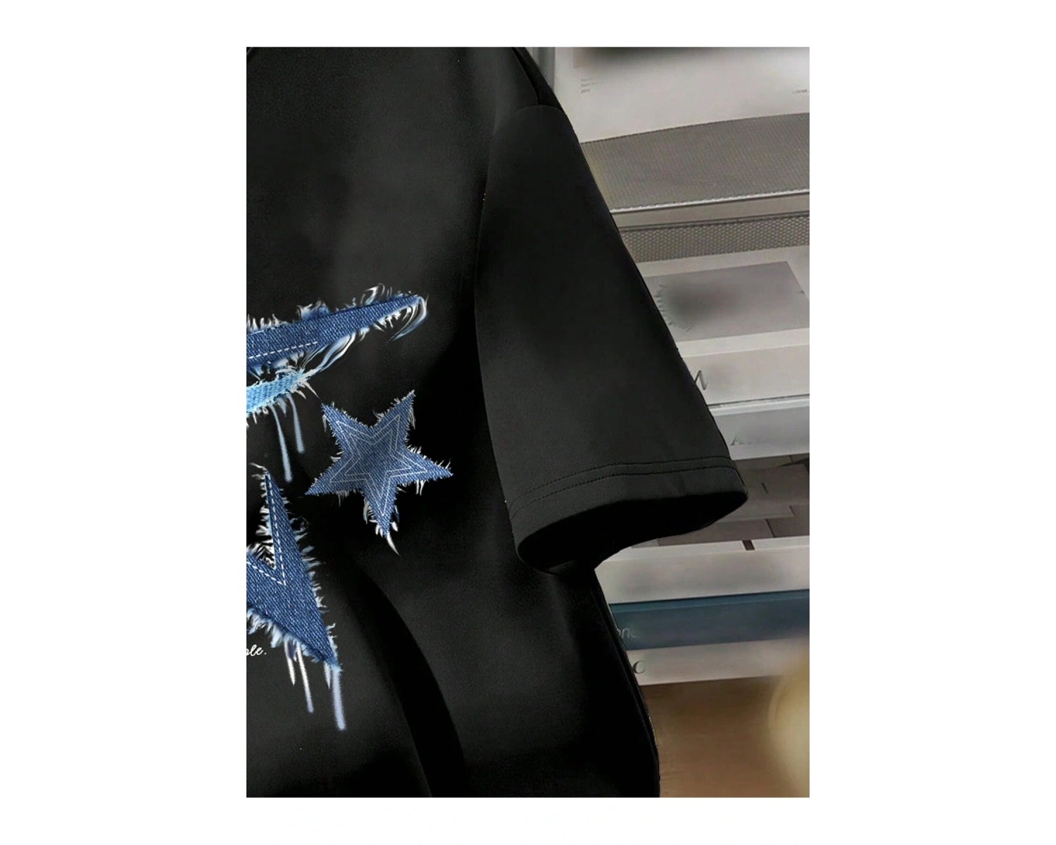 Yıldız Grafikli Yuvarlak Yaka Kısa Kollu Tişört