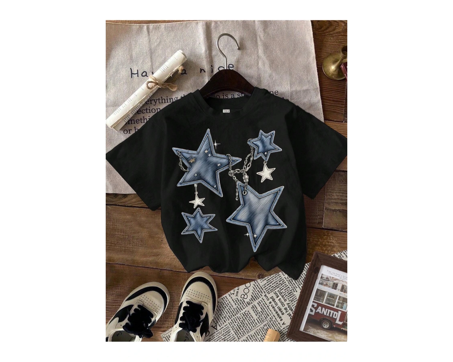 Yıldız Grafikli Yuvarlak Yaka Kısa Kollu Tişört