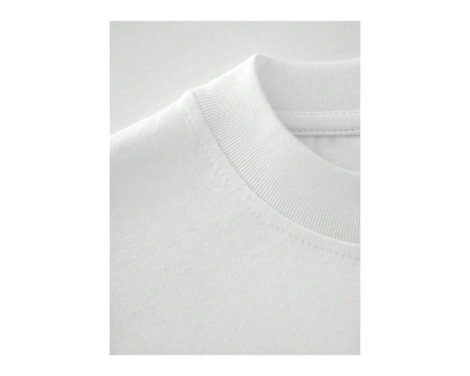 Yıldız Grafikli Yuvarlak Yaka Kısa Kollu Tişört