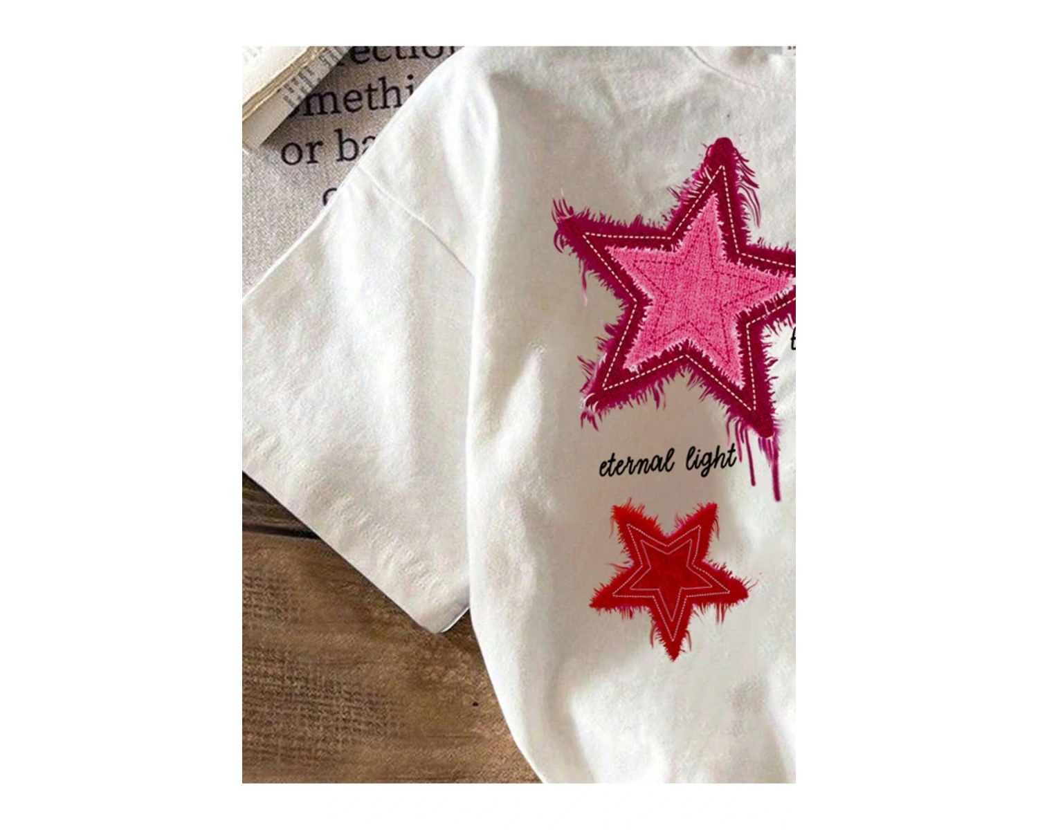 Yıldız Grafikli Yuvarlak Yaka Kısa Kollu Tişört