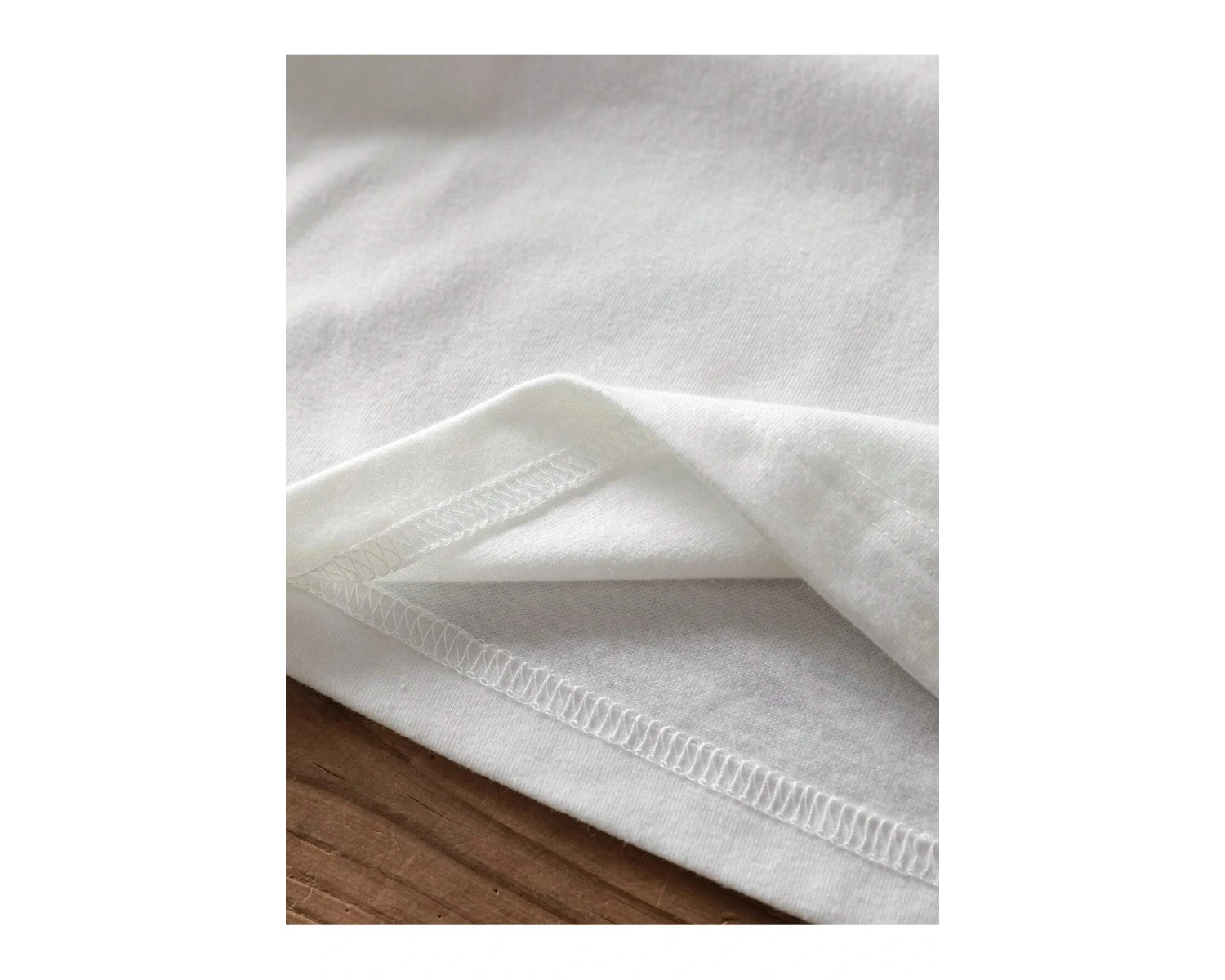 Yıldız Grafikli Yuvarlak Yaka Kısa Kollu Tişört