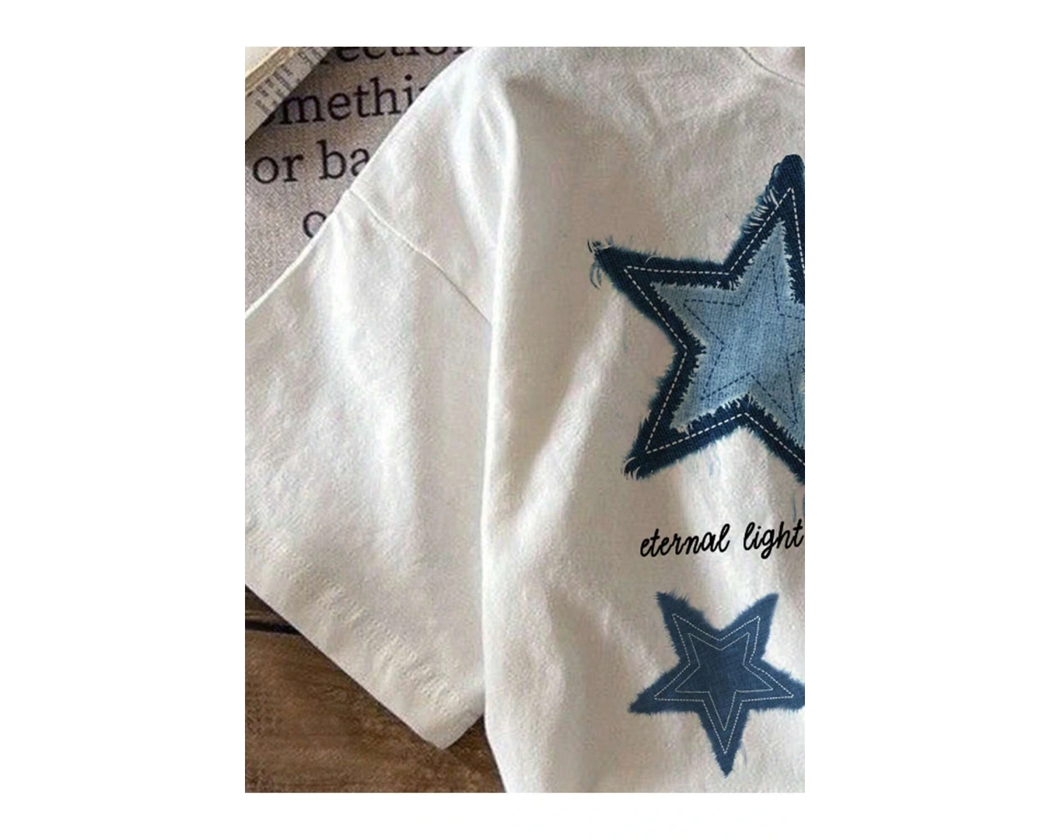 Yıldız Grafikli Yuvarlak Yaka Kısa Kollu Tişört