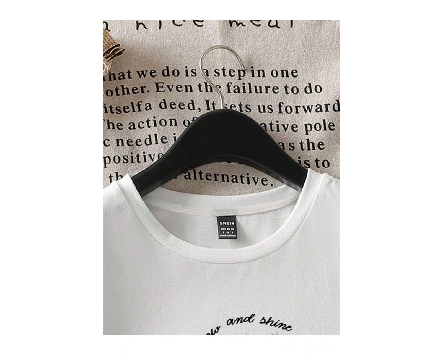 Yıldız Grafikli Yuvarlak Yaka Kısa Kollu Tişört