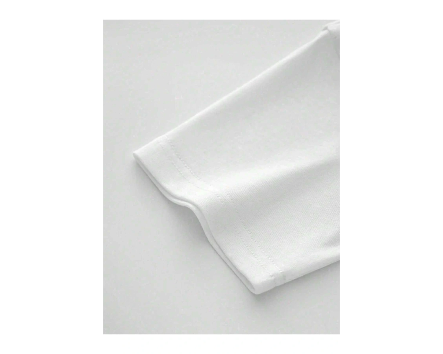 Yıldız Grafikli Yuvarlak Yaka Kısa Kollu Tişört