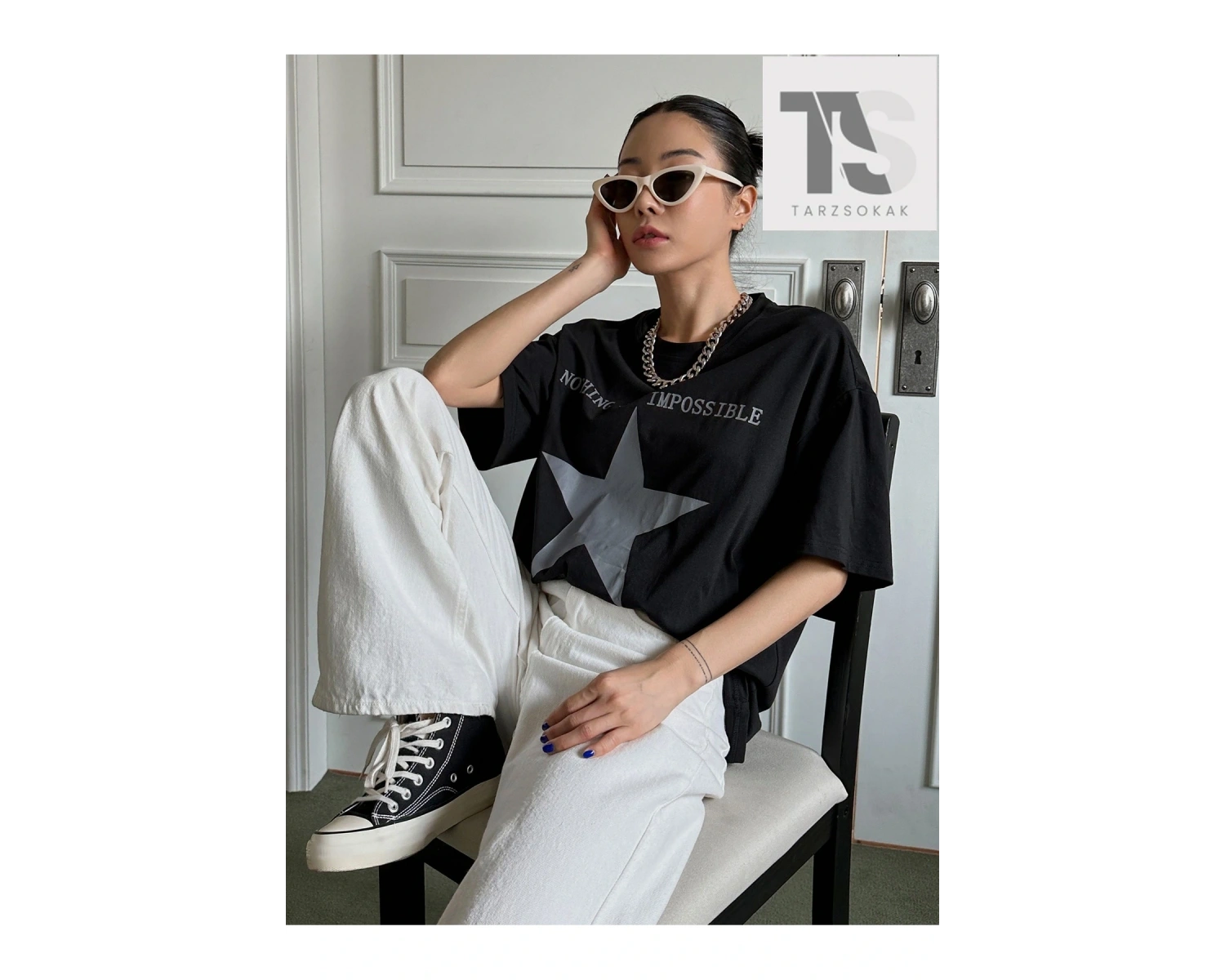 Yıldız & Harf Grafikli Düşük Omuzlu Tişört