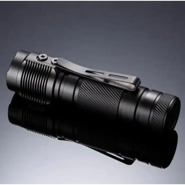 NITECORE EC2 320  LUMEN EL FENERI