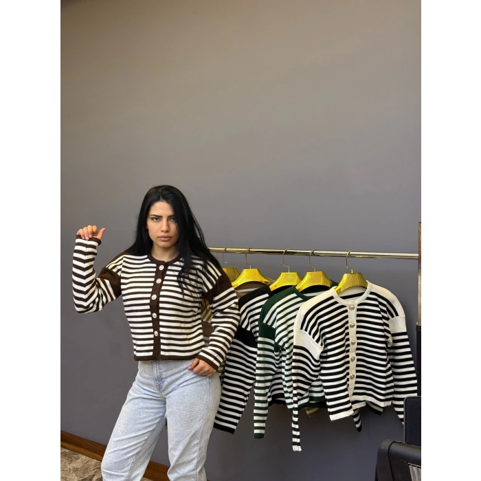 Düğmeli Çizgi Detaylı Triko Hırka