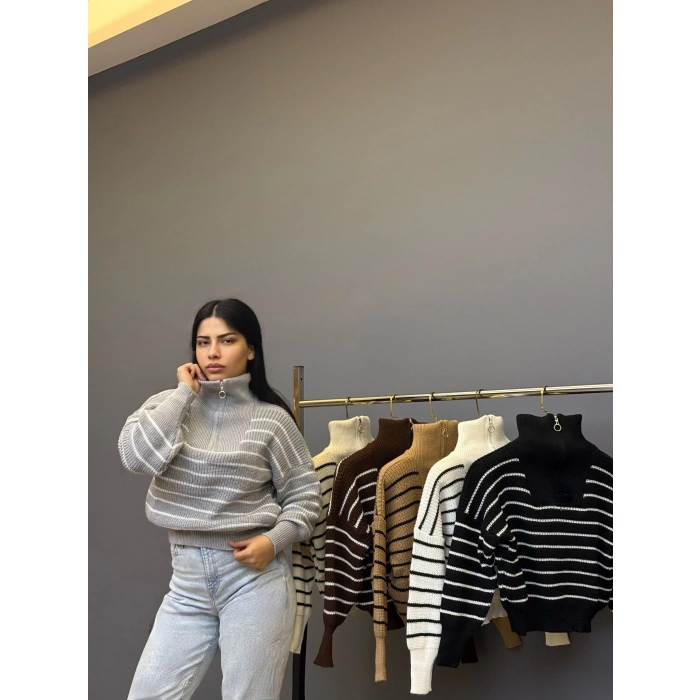 Boğazlı Çizgi Desenli Triko Kazak