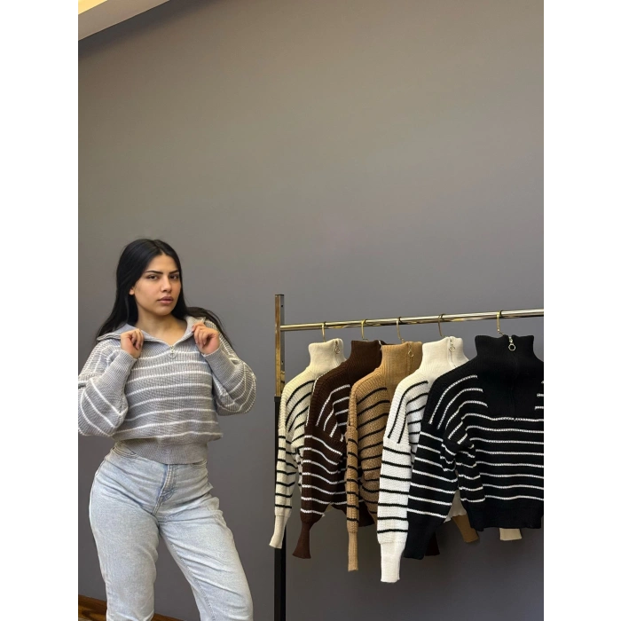 Boğazlı Çizgi Desenli Triko Kazak