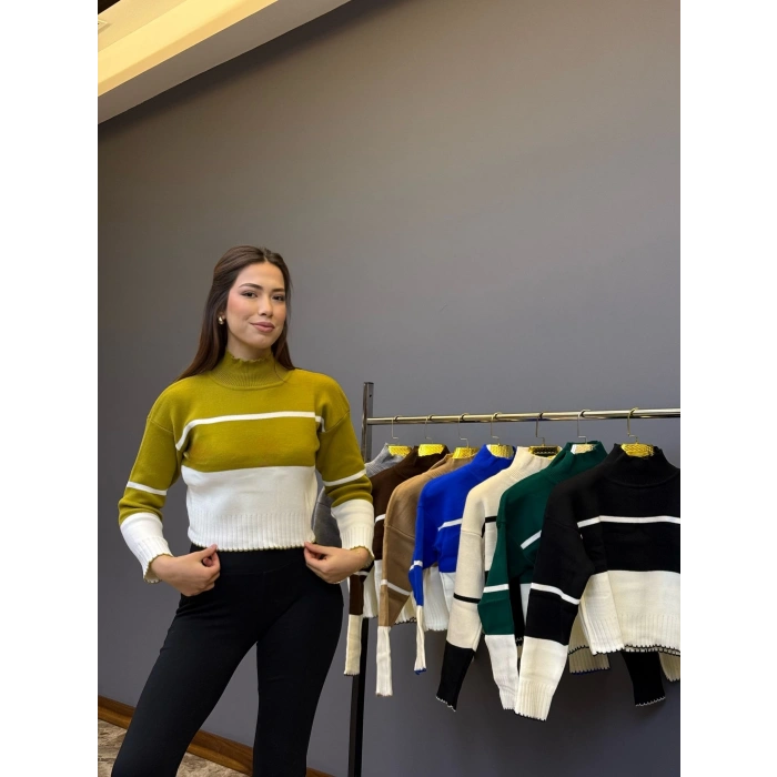 Boğaz Detaylı Triko Kazak