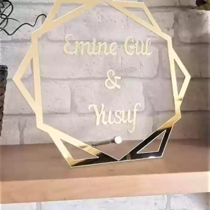 Kişiye Özel Tasarımlı Pleksi Masa Üstü İsimlik Altıgen Model