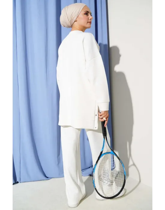 Bisiklet Yaka Yanları Metal Düğmeli İkili Takım Beyaz