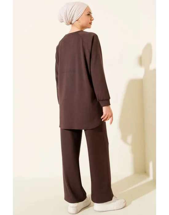 Kahve Rengi Oversize Sweatshirt ve Geniş Paça Pantolon Kombin Takım