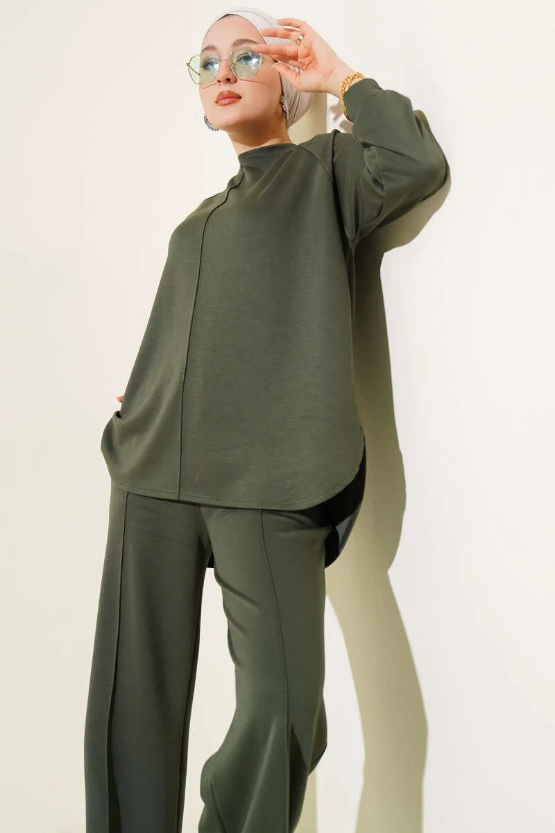 Haki Oversize Sweatshirt Ve Geniş Paça Pantolon Kombin Takım