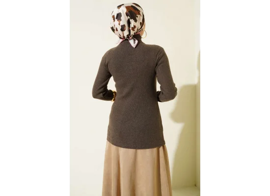 Kahverengi Boğazlı Fitilli Triko Body